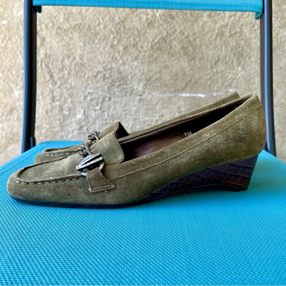 Vaneli Green Cassandra Khaki/Tmoro Suede Women’s Luxury Wedge Heels (Size 7M) - Picture 2 of 16